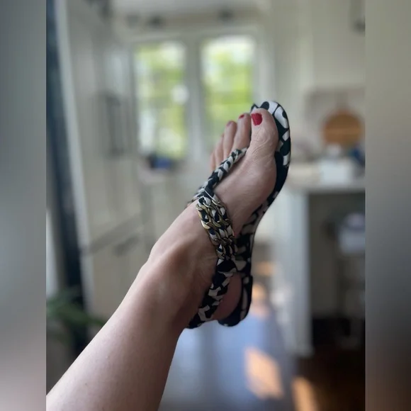 Diane Von Furstenberg black&white sandals, Size 6 - Picture 4 of 11